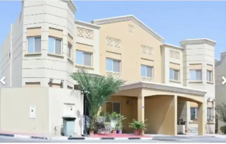 Résidentiel Propriété prête 4 chambres U / f Villa autonome  a louer au Al-Sadd , Doha #7793 - 1  image 